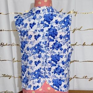 Forever 21 Open Back Button Floral Sleeveless Top
